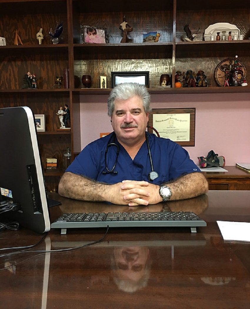 Dr. Armando Roca